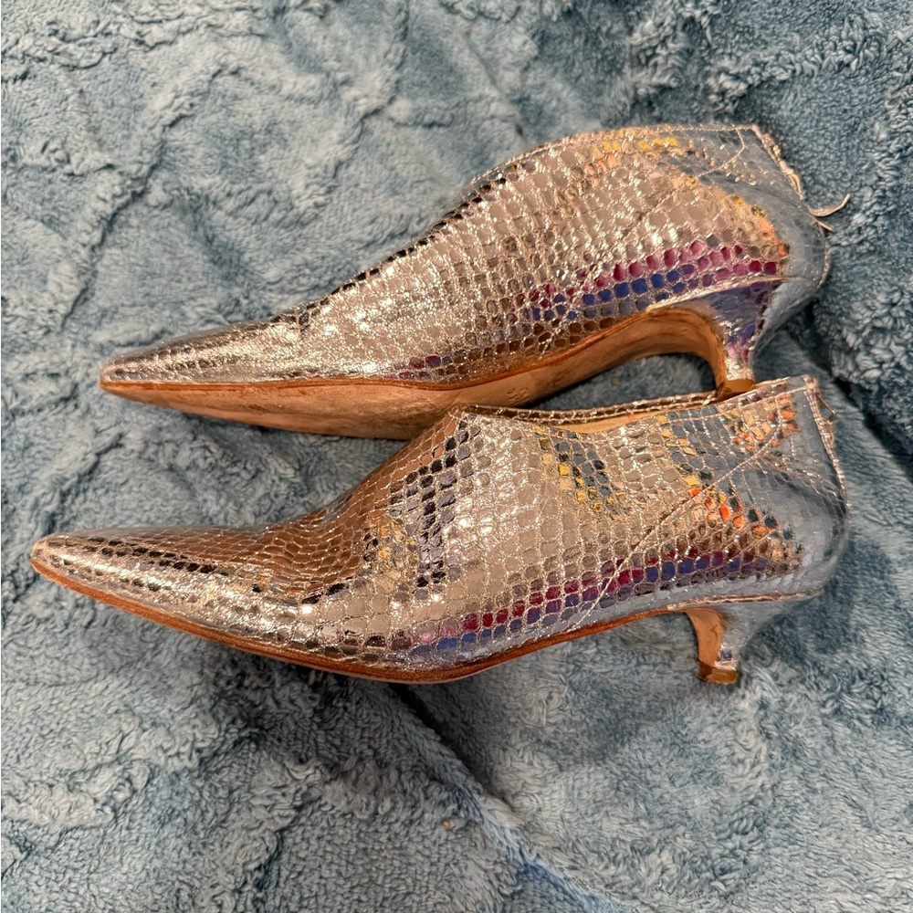 Pointed Metallic Snake-Embossed Ankle Booties in Silver Made in Italy Leather